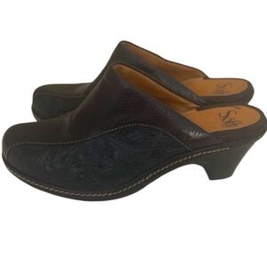 Sofft Women's Western Clogs - - Tooled leather -Black - Slip on - Size 8.5 Wide